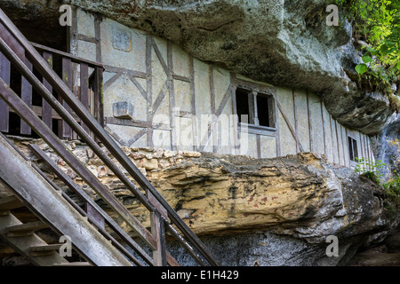 Maisons à colombages à la ville troglodytique La Roque Saint-Christophe, Peyzac-le-Moustier, Dordogne, France Banque D'Images