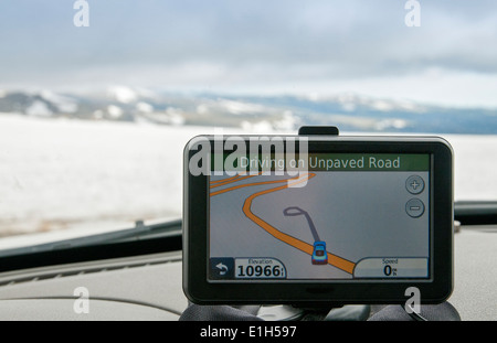 Le Wyoming, l'autoroute Beartooth près du sommet à 10966 pieds, appareil GPS Banque D'Images