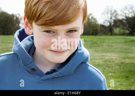 Close up portrait of boy in field Banque D'Images