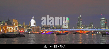 Royaume-uni, Angleterre, Londres, ville, ville, rivière Thames, Blackfriars Bridge, Banque D'Images