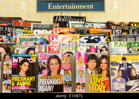 Les magazines de divertissement sur des étagères, Barnes and Noble, USA Banque D'Images