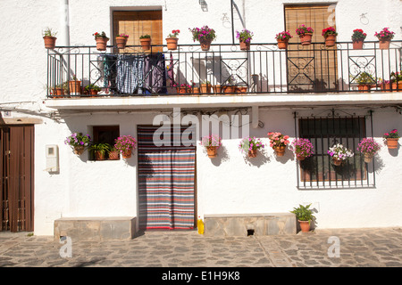 Maison dans village de Bubion, des Alpujarras, Sierra Nevada, Espagne Banque D'Images