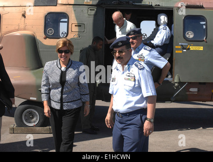 Heidi H. Grant, à gauche, le sous-secrétaire de l'US Air Force pour les affaires internationales, visites Muwaffaq Salti Air Base Banque D'Images