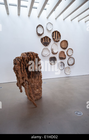 Ursula von Rydingsvard à la galerie souterraine de Yorkshire Sculpture Park Banque D'Images