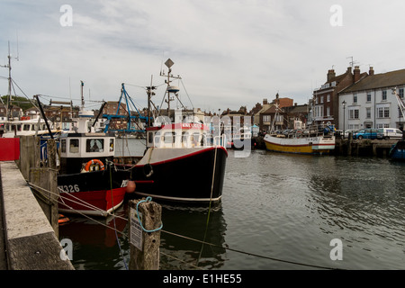 Trawlersin Pêche Port de Weymouth Dorset UK Banque D'Images