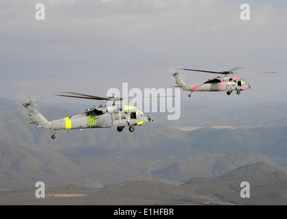 La Marine américaine hélicoptères MH-60S Seahawk hélicoptère attaché à la lutte contre la mer (HSC) de l'Escadron d'hélicoptères de combat et 3 Mer Escadron (HSC Banque D'Images