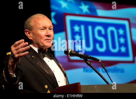 Le général de l'armée E. Martin Dempsey, chef d'état-major interarmées, parle à l'USO de NC's 8th Annual Gala hommage à la liberté Banque D'Images