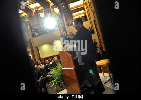 Le Secrétaire adjoint à la défense Ashton B. Carter discute de questions de sécurité nationale le 29 novembre 2012, à l'Université Duke's Sanford Sch Banque D'Images