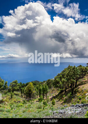 Les nuages de tempête sur l'océan Atlantique, la côte sud, La Palma, Canary Islands, Spain Banque D'Images