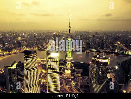 Vue aérienne de Shanghai la nuit de bâtiment Jinmao Banque D'Images