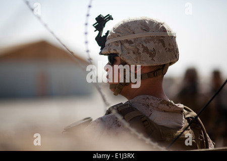 Le sergent du Corps des Marines des États-Unis. Nathanael Slichter, un membre de l'équipe de sécurité personnelle avec l'II Marine Expeditionary Force (Forwa Banque D'Images