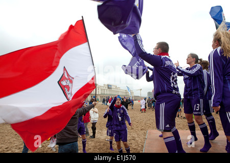 Polar bear club ostend beach Banque D'Images