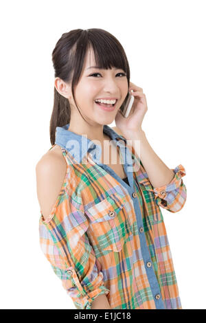 Pretty Asian Woman talking on cell phone Banque D'Images