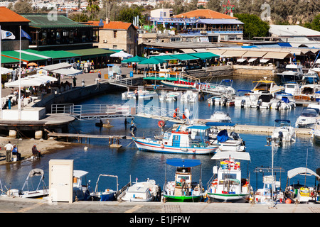 Bateaux dans le port de Paphos, Chypre. Banque D'Images