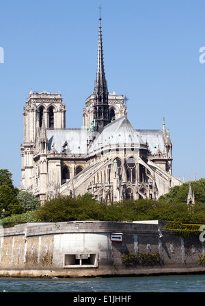 Cathédrale Notre-Dame vue depuis la rivière Siene, Paris France. Banque D'Images