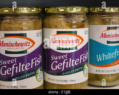 Manischewitz GefilteFish Pots, section casher, D'Agostino, épicerie, NYC, USA Banque D'Images