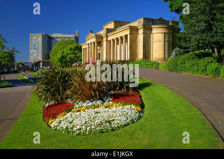 UK,South Yorkshire,Sheffield,Weston Park Museum & Hallamshire Hospital Banque D'Images