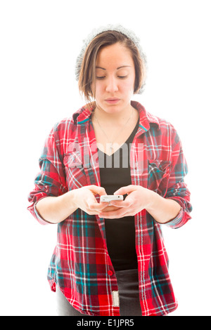 Young woman text messaging on mobile phone Banque D'Images