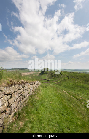 Une photo du mur d'Hadrien, en Angleterre. Vestiges de la frontière mur construit par les Romains au bord de leur empire. Banque D'Images