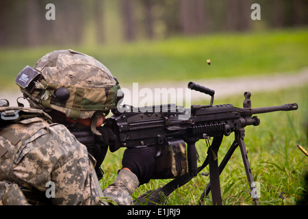 Un soldat américain affecté à la Compagnie Alpha, 1er Bataillon, 114e Régiment d'infanterie, 50ème Infantry Brigade Combat Team, New Jersey Banque D'Images