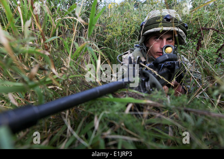 Un soldat géorgien avec la Compagnie Alpha, 31e Bataillon d'infanterie légère fournit la sécurité à l'état de préparation interarmées multinationale Cen Banque D'Images