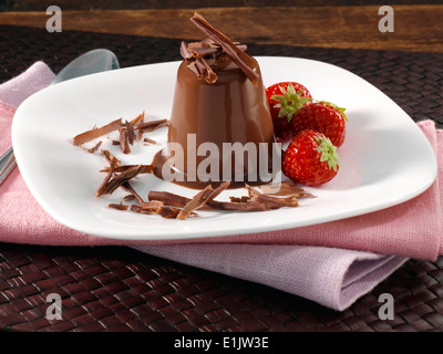 Panna cotta Chocolat Fraise Banque D'Images