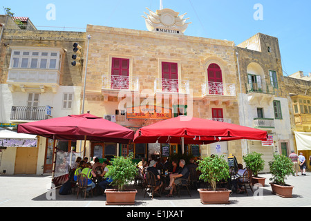 Grape's Wine Bar, St.George's Square, Victoria (Victoria) Città Gozo Gozo (Għawdex), Région, République de Malte Banque D'Images