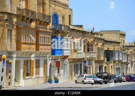 Un balcon en bois (gallarija), Victoria (Victoria) Città Gozo (Għawdex), Comino et Gozo Gozo District, Région, République de Malte Banque D'Images