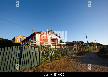 Petite cabane en bois des maisons dans les régions rurales éloignées los pellines chili Banque D'Images