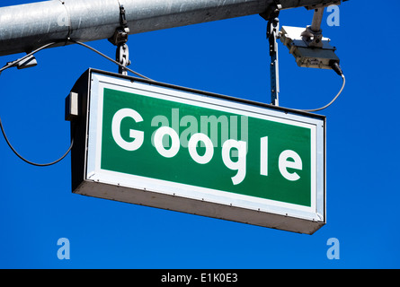 Plaque de rue à l'extérieur du campus du siège social de Google, Mountain View, California, USA Banque D'Images