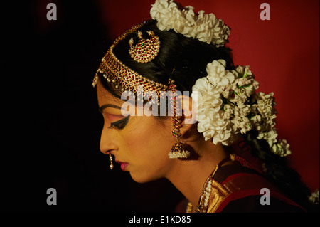 L'Inde, le Tamil Nadu, Mamallapuram ou Mahabalipuram, festival de danse traditionnelle indienne Banque D'Images