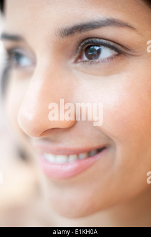 Parution modèle Close up portrait of a woman smiling. Banque D'Images