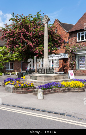 War Memorial cross, Watlington, Oxfordshire, England, GB, au Royaume-Uni. Banque D'Images