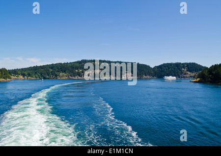 Service d'un BC ferry traversant le détroit de Géorgie pour les îles Gulf, en Colombie-Britannique, Canada. Banque D'Images