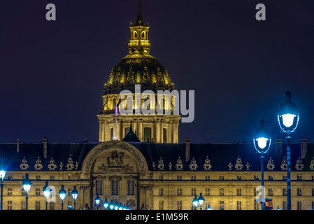 Libre des invalides dans la nuit à Paris, France Banque D'Images