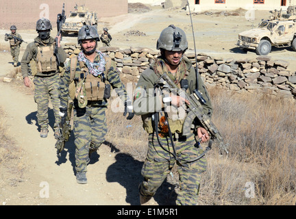 Les membres du groupe spécial affecté à l'unité d'intervention village de Paktika Oazai clair village dans le district de Hawza Sar, Paktika prov Banque D'Images
