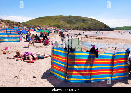 Daymer Bay Beach Trebetherick Cornwall England UK. Les familles apprécieront la plage sur une longue journée d'été Banque D'Images