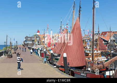 URK, Pays-Bas - le 31 mai : journée de pêche avec des bateaux de pêche traditionnels décorés le 31 mai 2014 dans le port d'Urk, la Ne Banque D'Images