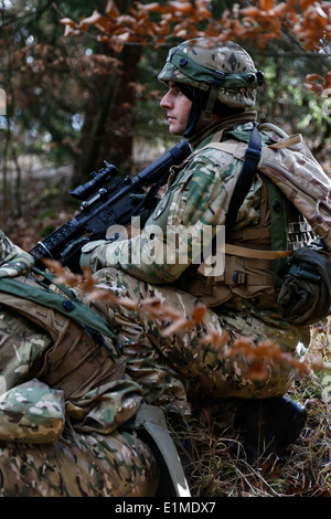 Un soldat géorgien avec des Scouts de peloton, Compagnie Delta, Bataillon de montagne spécial mène des opérations de reconnaissance, 2 février 14 Banque D'Images