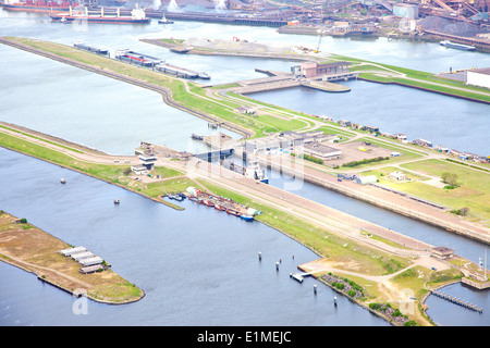 Vue aérienne en mer lock IJmuiden, Pays-Bas Banque D'Images