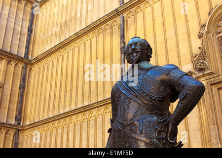 Statue de Wiliam Herbert, troisième comte de Pembroke, en face de la Bodleian Library, Oxford, Angleterre. Banque D'Images