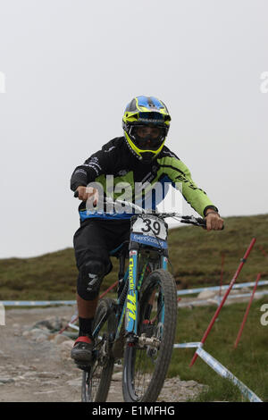 Fortwilliam, en Écosse. Vendredi 6 juin 2014. Edward Masters pour pratiquer le dimanche 3ème tour de la Coupe du Monde de Descente de la race. Credit : Malcolm Gallon/Alamy Live News Banque D'Images