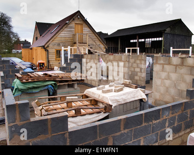 L bâtiment maison, les murs construits à partir de 10 Newton thermalite et blocs de béton Banque D'Images