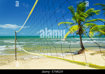 Un filet de volley-ball sur une plage tropicale dans les Caraïbes Banque D'Images