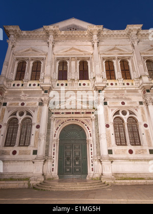 Venise - Scuola Grande di San Rocco dans le crépuscule. Banque D'Images