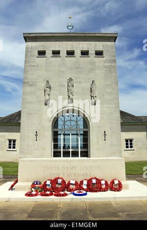 Runnymede, Surrey, Angleterre, Royaume-Uni. 6 juin 2014. Bien qu'il n'y avait pas de cas à la force de l'air, les visiteurs Runnymede Memorial payé leur respect aux morts surtout se souvenir de ceux perdus sur D-Day 1944. Credit : Julia Gavin/Alamy Live News Banque D'Images