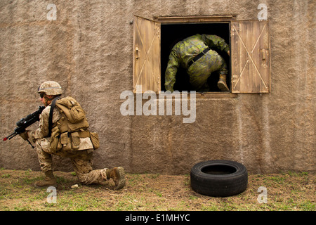 Circuit du Corps des Marines des États-Unis. Gregory Johnston, un carabinier avec le 3e Peloton, la Compagnie Kilo, 3e Bataillon, 3e Régiment de Marines, pro Banque D'Images