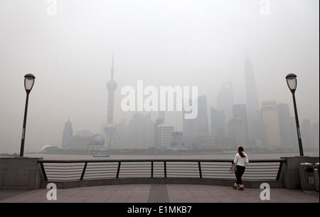 Vue sur le Bund à Pudong à Shanghai, Chine, le 26 décembre 2013. Banque D'Images