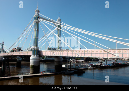 Chelsea Bridge sur la Tamise à Londres Banque D'Images