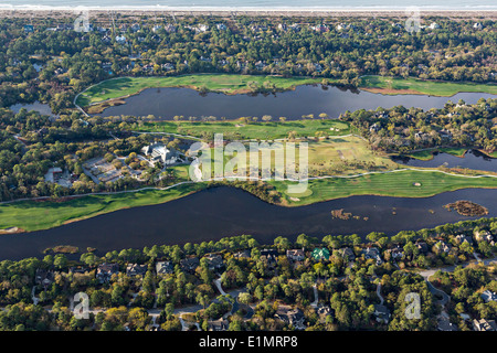 Vue aérienne de Osprey Point Golf Club et club-house à Kiawah Island, SC. Banque D'Images